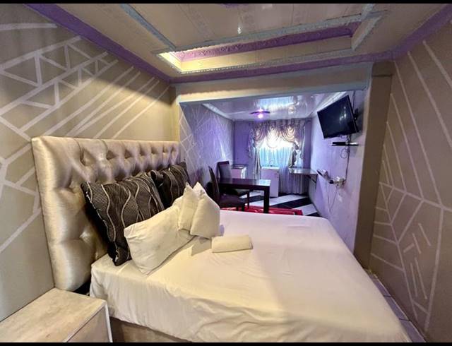 11 BEDROOM HOUSE FOR SALE IN VANDERBIJLPARK CW 2
